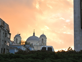 paisaje con iglesia de fondo